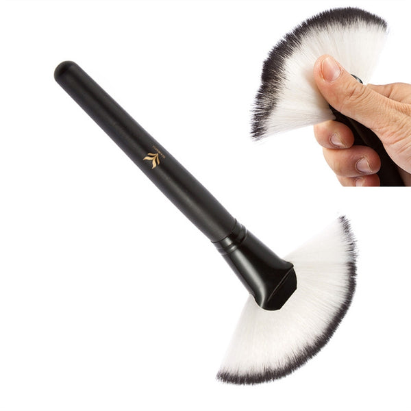 Fan Shape Premium Nylon Hair Makeup Brush Cosmetics Foundation Blending Blush Face Powder Brush Makeup Tool